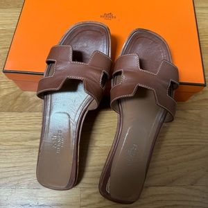 Pre-owned Hermes Gold Oran Sandal 36.5